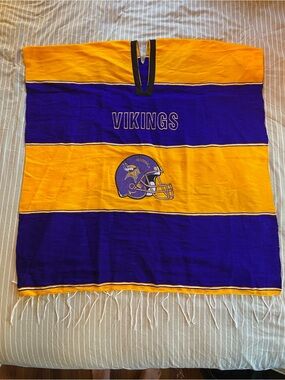 NWOT Minnesota Vikings Poncho Purple Gold
